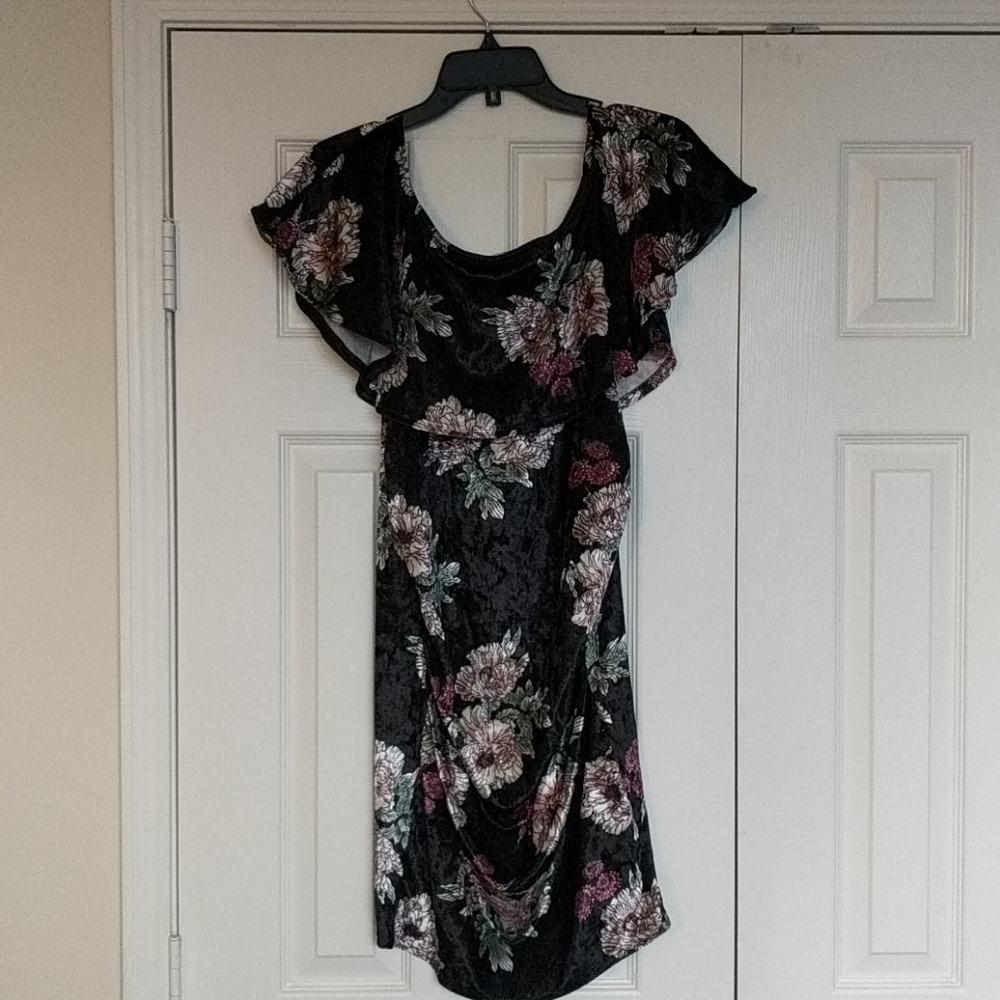Off the shoulder floral maternity dress